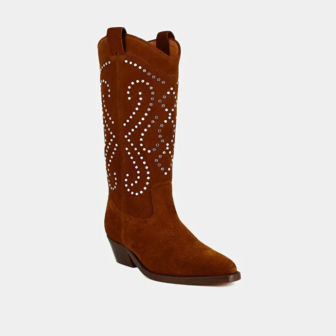 Boots with beveled heels in cognac suede