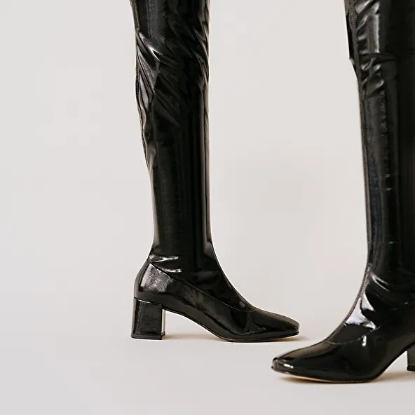 High boots with heels in black stretch patent