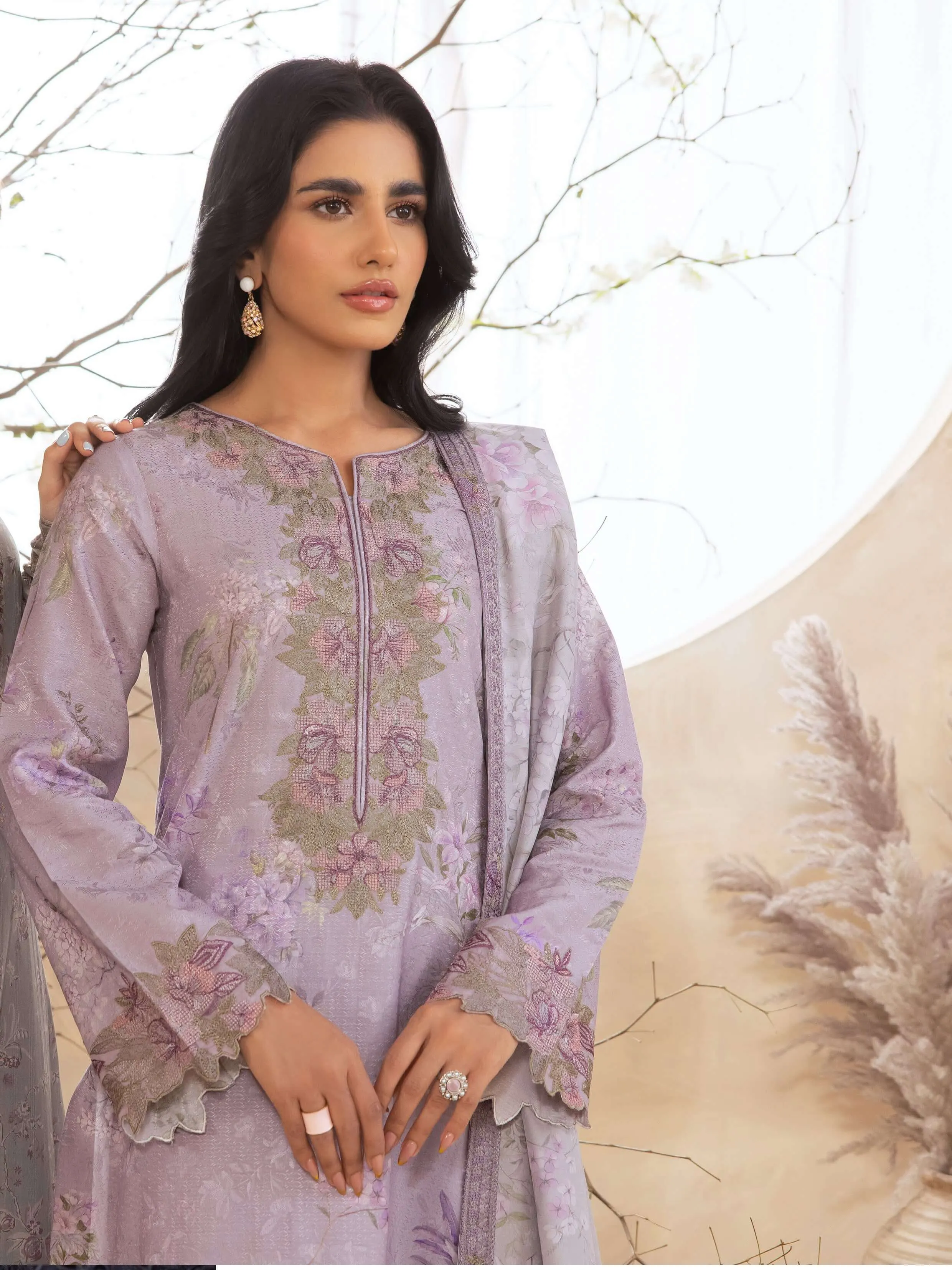 IZNIK Embroidered Winter Viscose Unstitched 3Pc Suit ILW-05 Anais