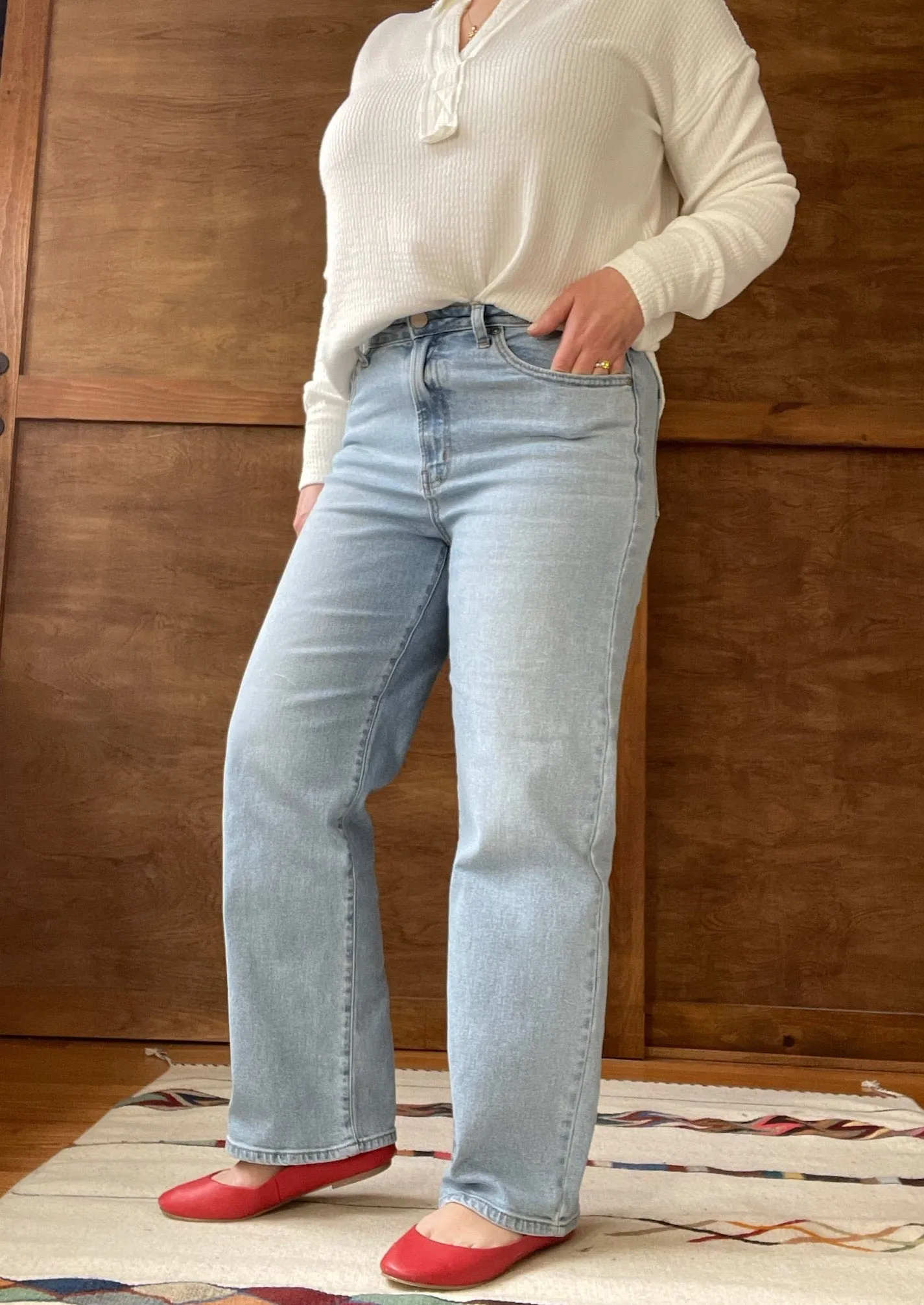 Vintage Straight Leg Jeans in Light Wash