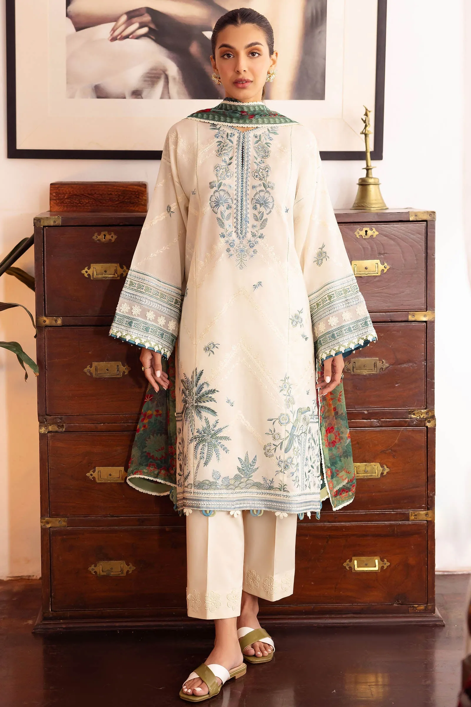 Zaha By Khadijah Shah Embroidered Lawn Unstitched 3Pc Suit ZL24-05A EIRA