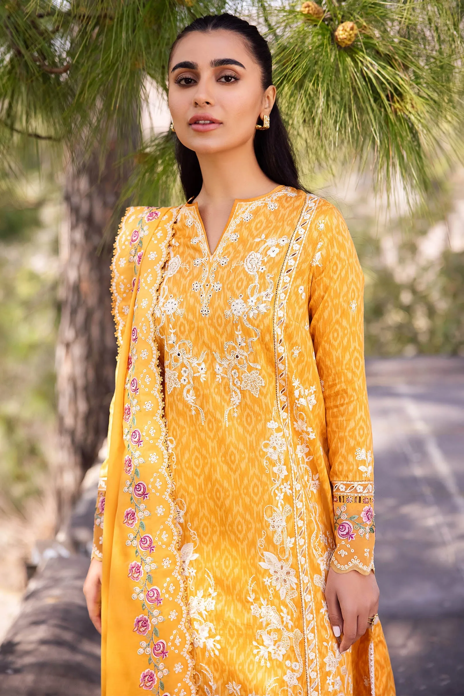 Zaha By Khadijah Shah Embroidered Lawn Unstitched 3Pc Suit ZL24-15A NARINA